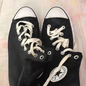 Size 10 Black and White Converse